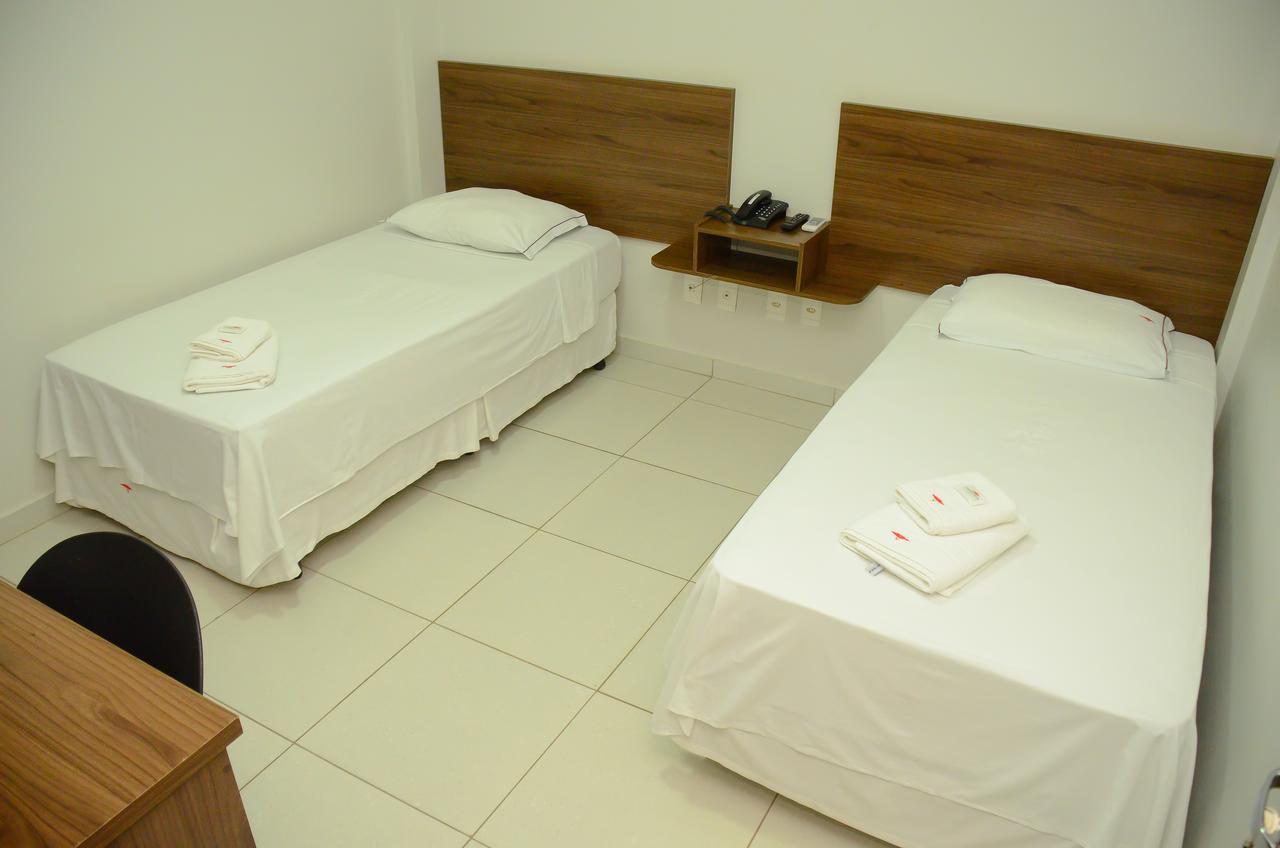 Hotel Flamboyant Catalão Esterno foto